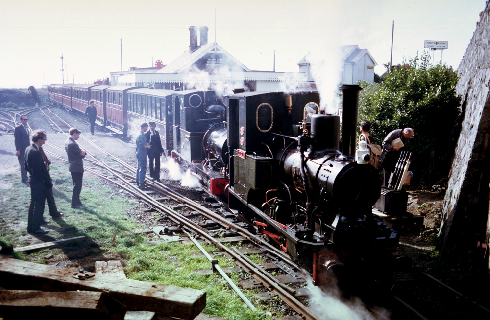 Douglas & Dolgoch ready to depart wharf.