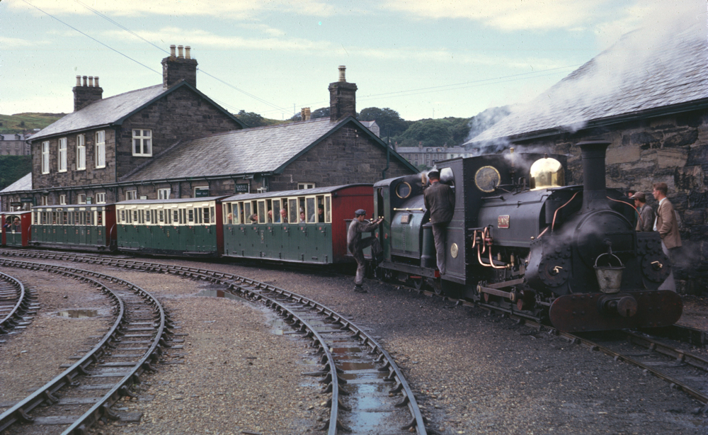 Linda & Price ready to leave Porthmadoc