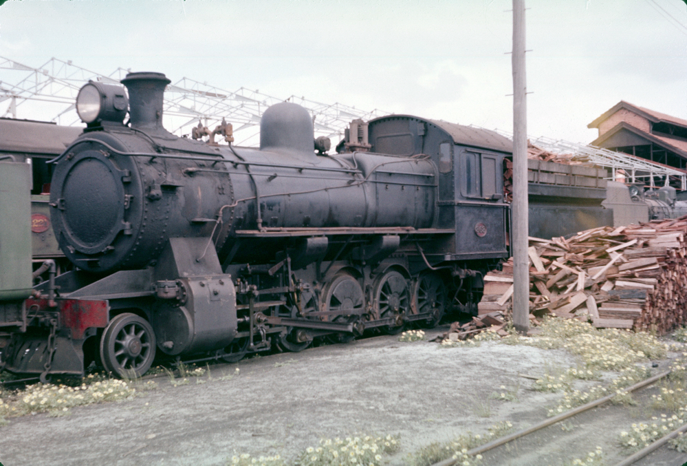 WAGR FS Class 363 at Bunbury with wood fuel