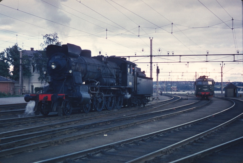 NSB 4-6-0 and electris locos