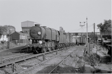 33013 at Staines