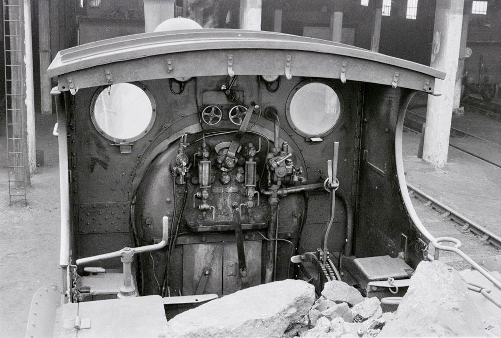 30567 Cab at Feltham